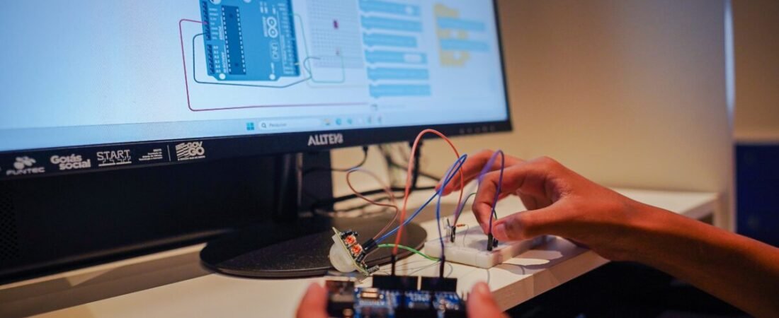 Estudantes de Anápolis compartilham experiências em aulas de robótica